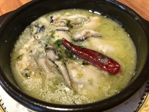温製前菜の人気No.1 【広島県産牡蠣のアヒージョ 岩のり風味】本日お席ゆったりです。お好きな時間でどうぞ。